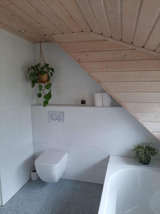 Vakantiehuis Met Hottub En Barrelsauna Омен Екстериор снимка